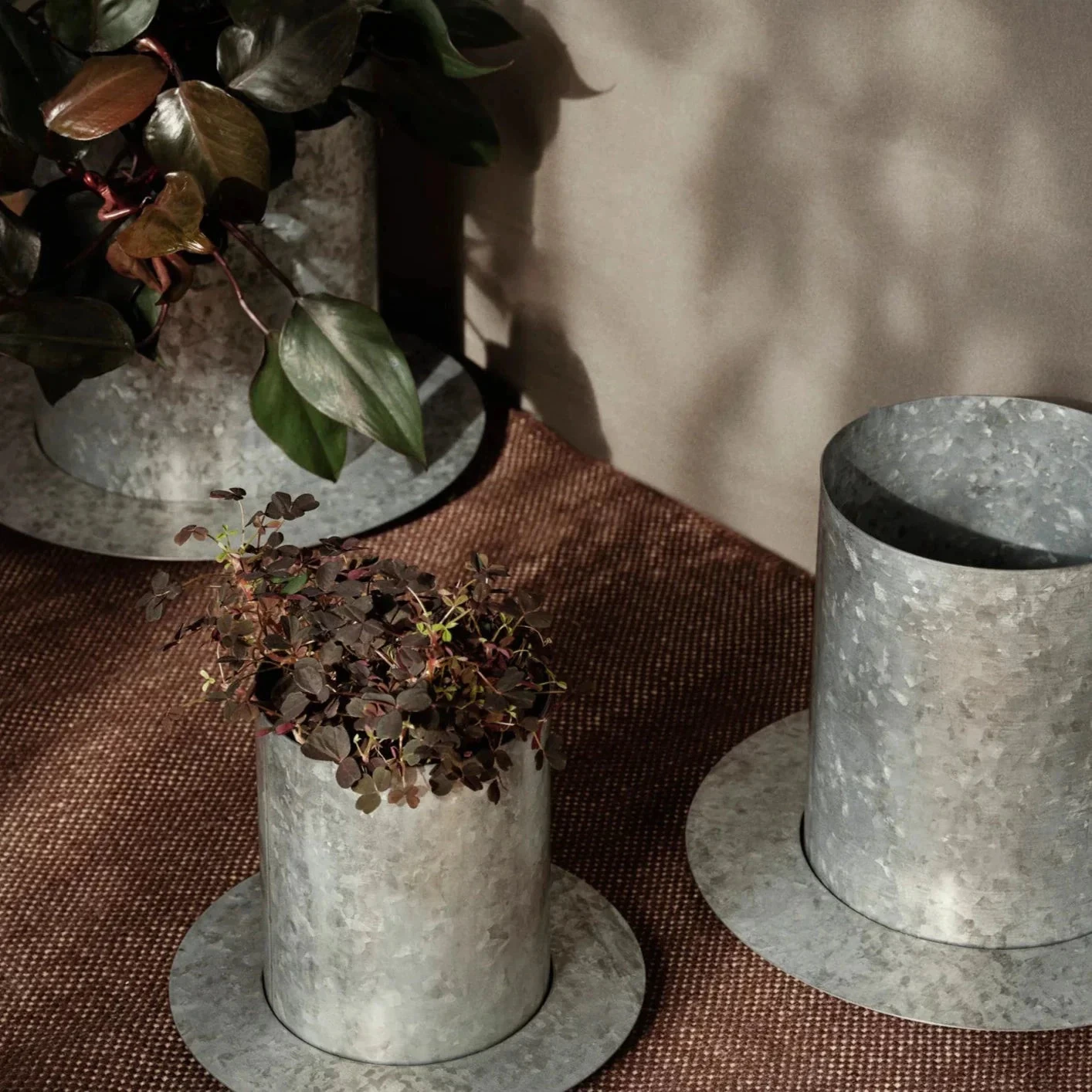 Ferm LIVING | Auran Pot - Galvanized - Medium 2 Ferm LIVING | Auran Pot - Galvanized - Medium - Image 2