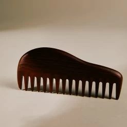 Ferm LIVING | Cairn Comb - Dark Brown -FRAGRANCE Store Earl of East Christmas Gifting For Beauty 44 1 FERMLIVING CAIRNCOMB DARKBROWN 1