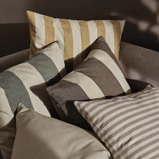 Ferm LIVING | Strand Outdoor Cushion - Square - Carob Brown/Parchment 2 Ferm LIVING | Strand Outdoor Cushion - Square - Carob Brown/Parchment - Image 2